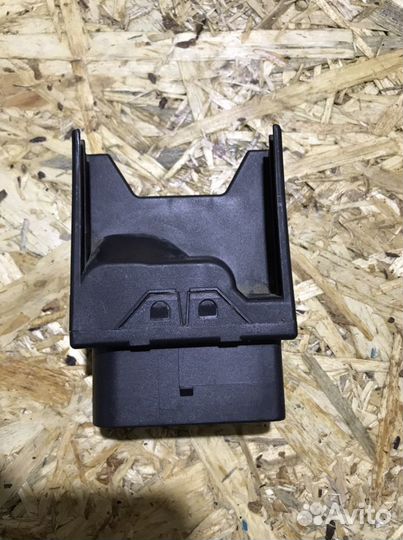 Блок управления бензонасосом Skoda Octavia A7