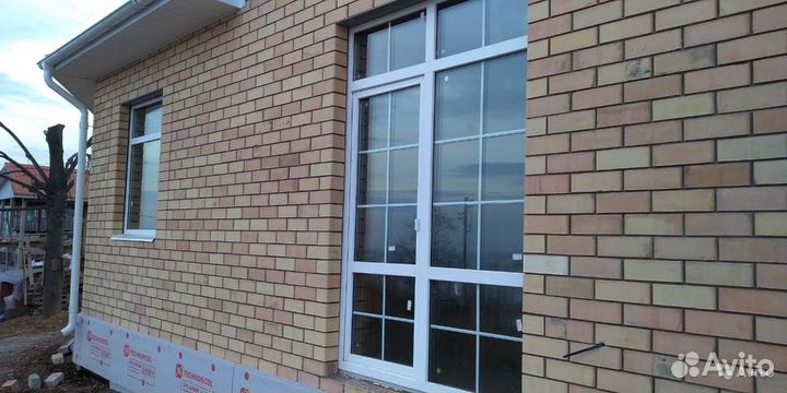 Окно пластиковое, с фальшем