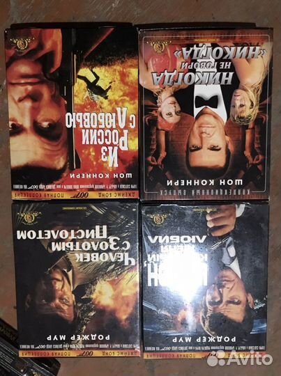 Коллекция видеокассет: 20 фильмов «Бондианы»