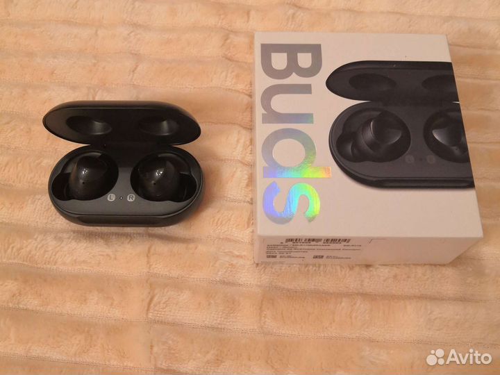 Беспроводные наушники samsung buds