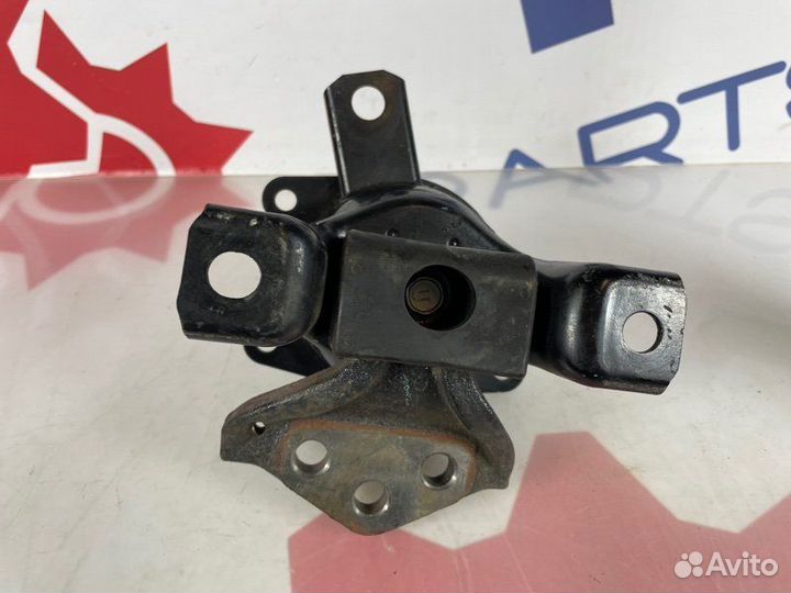 Опора двигателя правая Mitsubishi Grandis NA4W 2.4