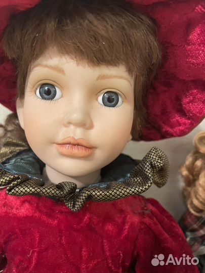 Кукла фарфоровая