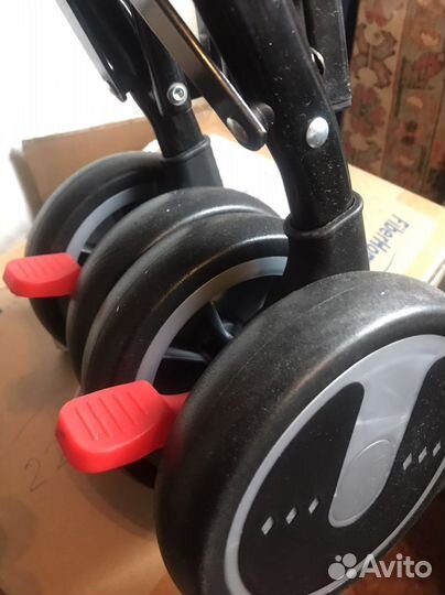 Коляска новая