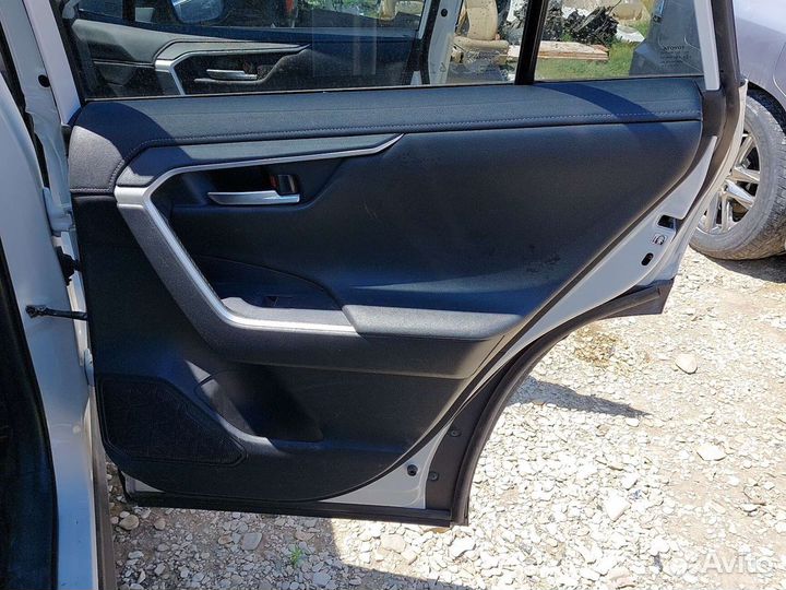 Toyota Rav4 XA50 Обшивка задней двери