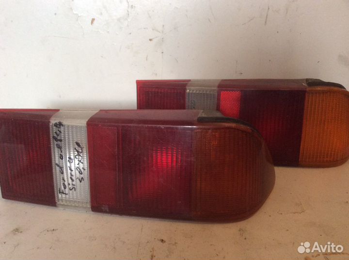 Задний правый фонарь для ford sierra