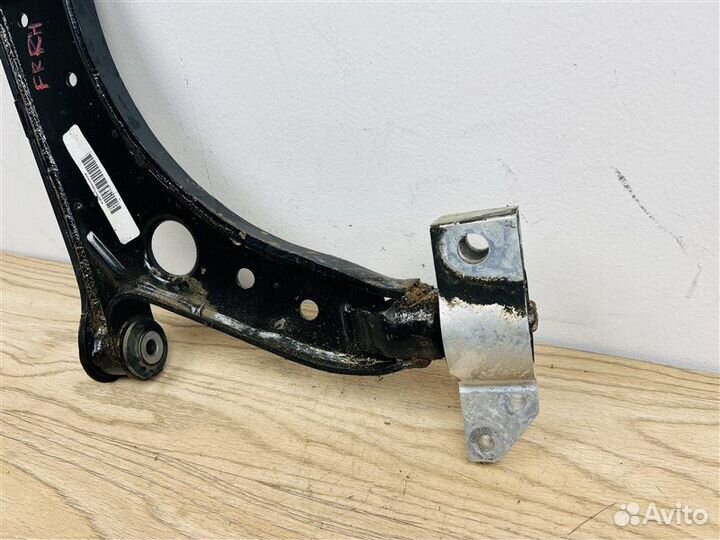 Рычаг подвески передний правый Volkswagen Jetta 5