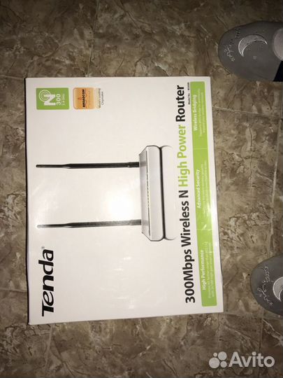 Абсолютно новый роутер Tenda. Документы и коробка