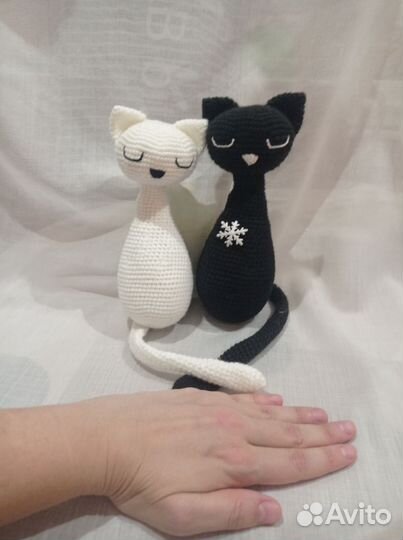 Вязаные игрушки ручной работы. Котики