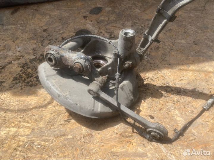 Ступица задняя левая Bmw 7 седан 4.4 2002