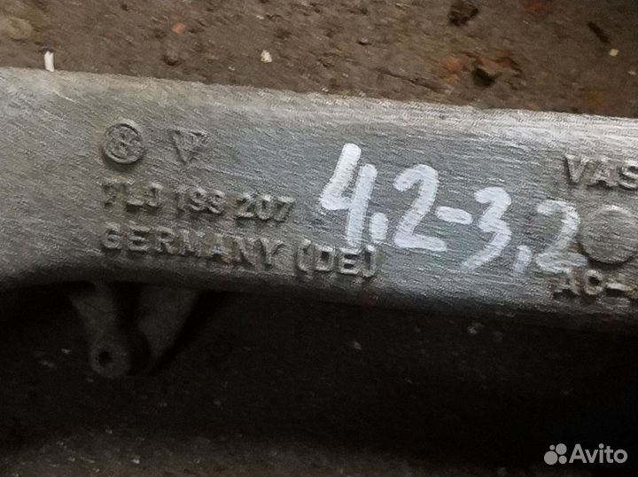 Балка крепления двигателя VW Туарег Ауди Q7 Каен