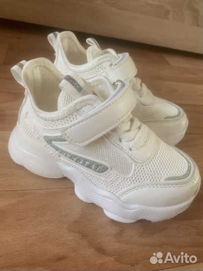 Кроссовки для девочки 26