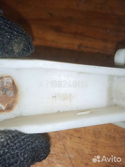 Крепление стеклоочистителя Мерседес E класс