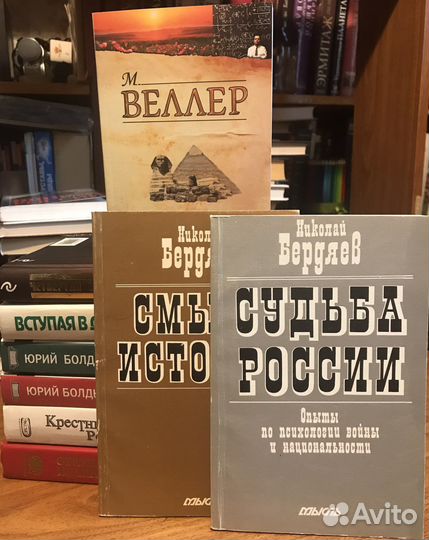 Стопка публицистики за