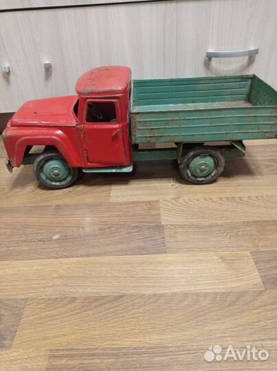 Игрушка машина Уралец СССР цена 3руб.10 коп