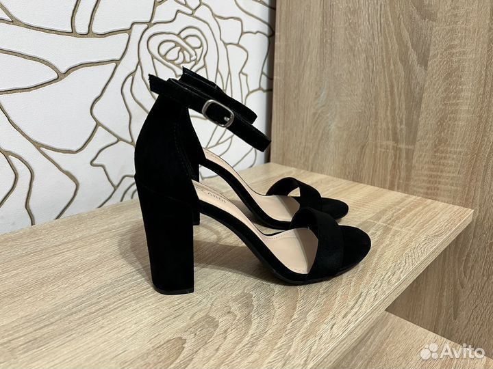 Босоножки женские t.taccardi 36 черные