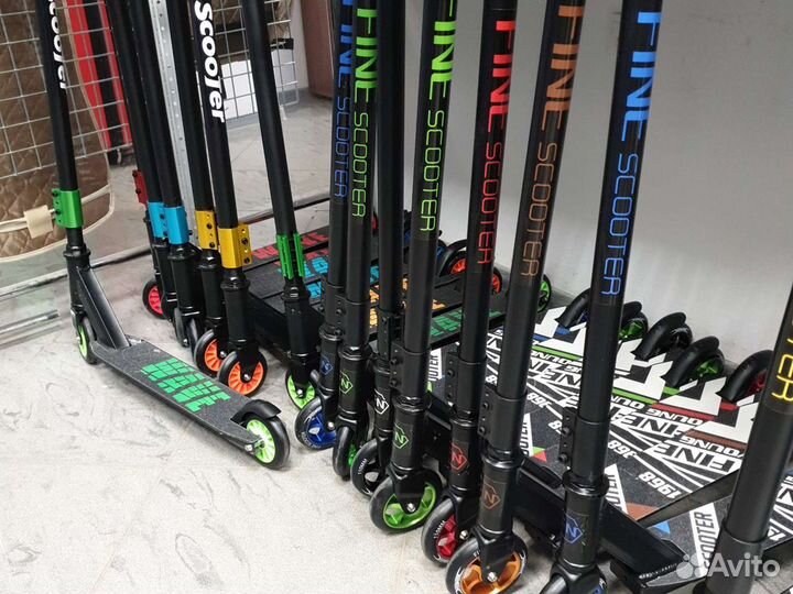 Трюковый самокат серебристый