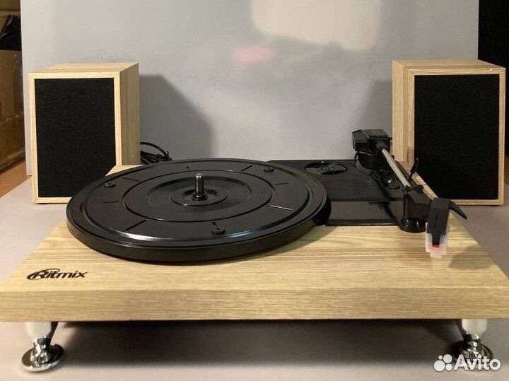 Виниловый проигрыватель пластинок Ritmix LP-240