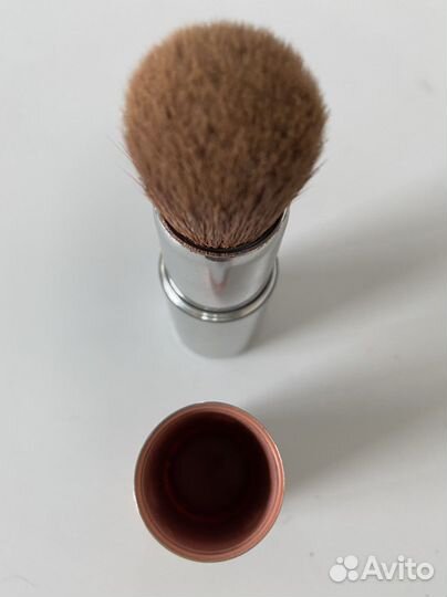 Кисть clinique 02