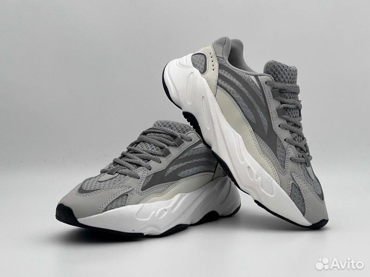 Кроссовки женские Adidas Yeezy Boost 700