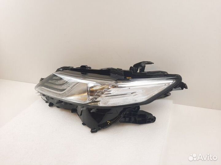 Фара левая Toyota Camry V70 2020-2023