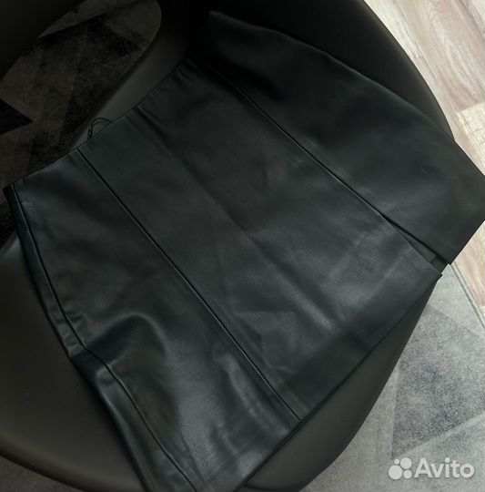 Юбка кожаная pull&bear xs