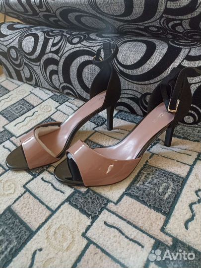 Босоножки новые