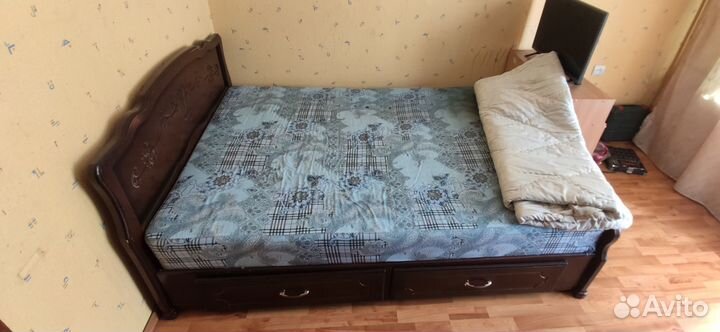 Кровать двухспальная с матрасом бу ш:150 д:200