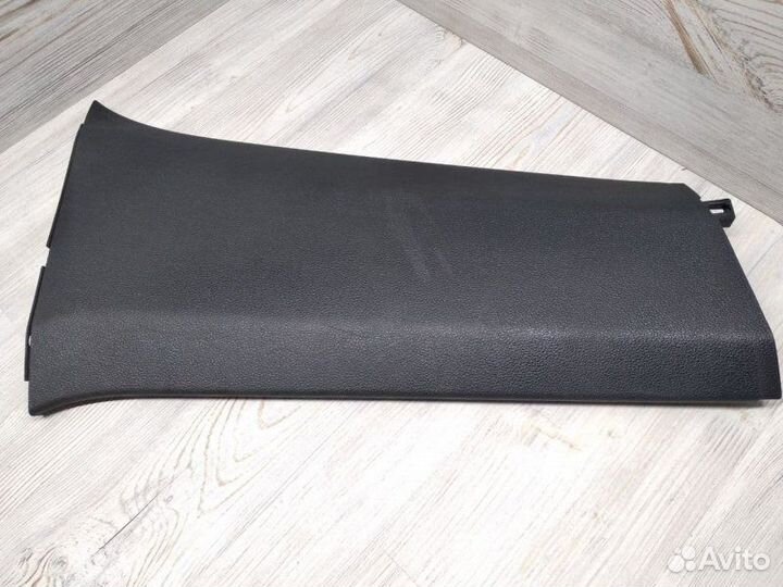 Обшивка стойки правая Volkswagen Polo седан cfna