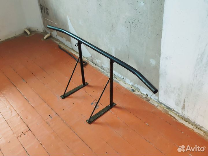 Турник настенный