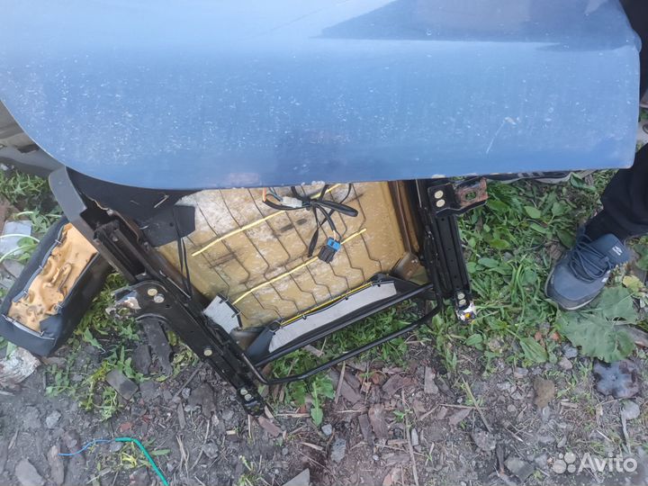 Дверь задняя правая mitsubishi carisma