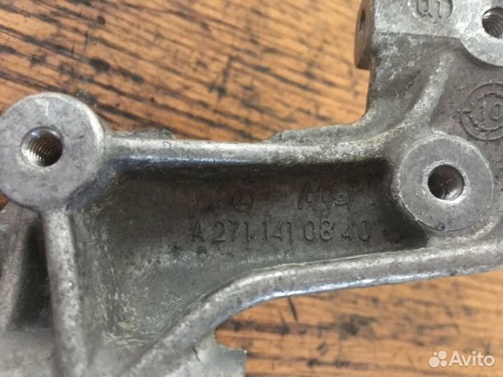 Кронштейн Mercedes E-Class W212 M271 1.8TI 2011