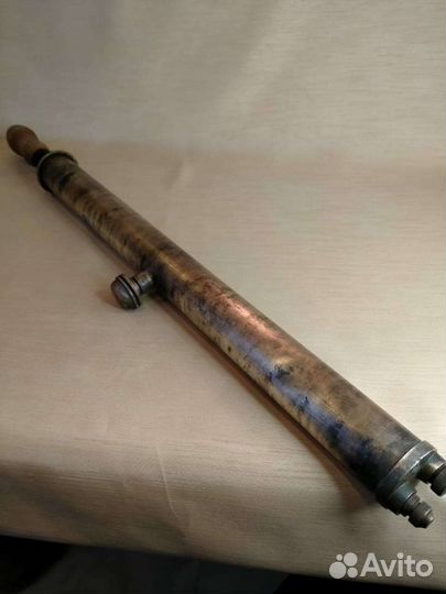 Старинный латуневый насос-опрыскиватель