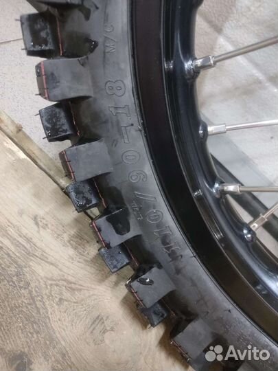 Новое колесо мотоцикла эндуро R18