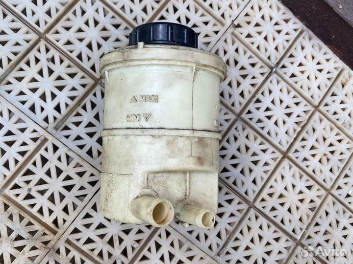 Бачек гидроусилителя renault duster