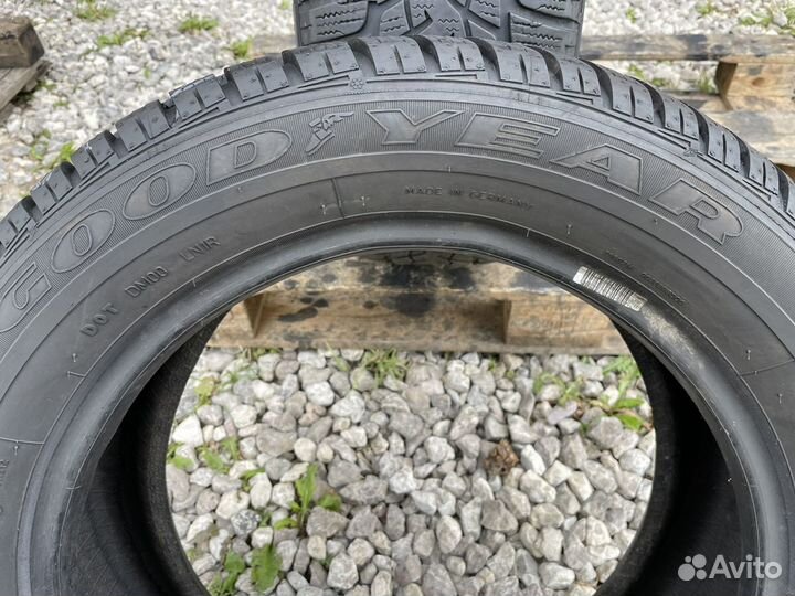 Goodyear UltraGrip Performance 2 225/55 R17