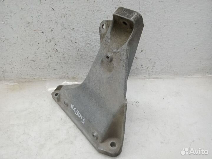 Кронштейн двигателя volkswagen passat B5+ Правый