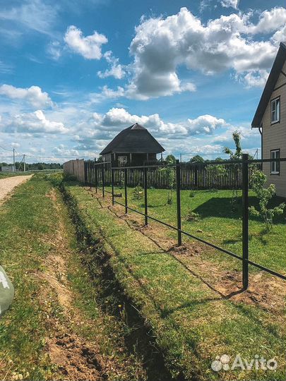 Забор на винтовых сваях, заборные сваи, забор