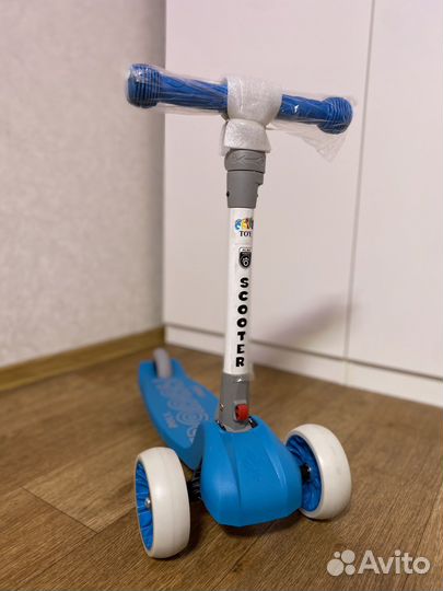Самокат детский трехколесный новый