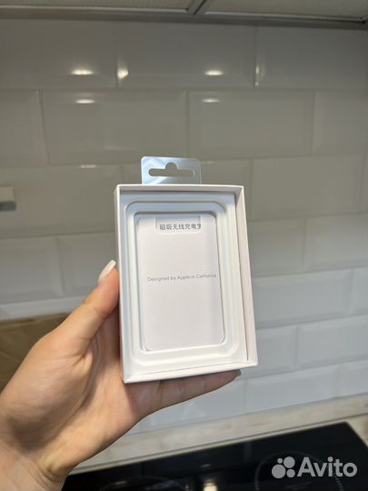 Портативная зарядка MagSafe