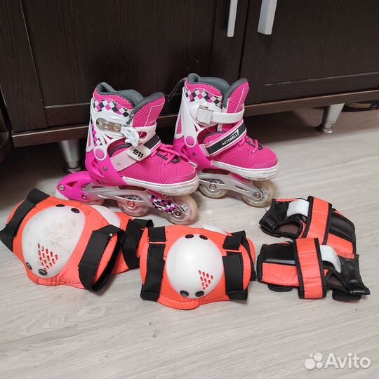 Роликовые коньки раздвижные и средства защиты