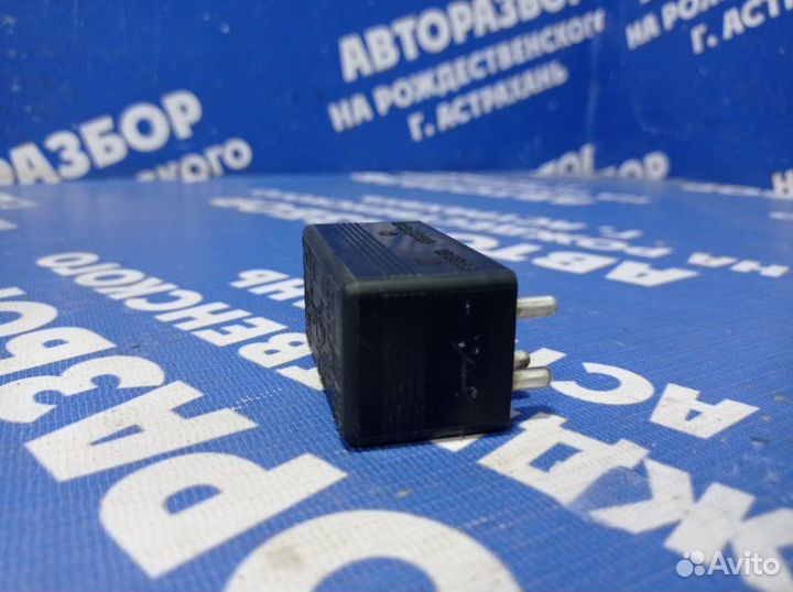 Реле Mercedes-Benz W202 седан 111941 1995