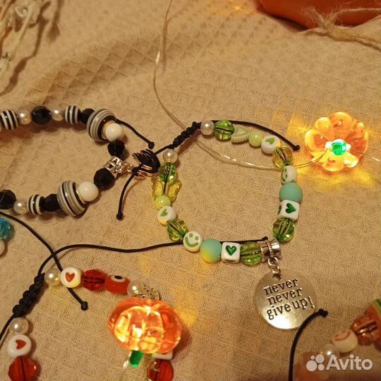 Браслеты с подвесками
