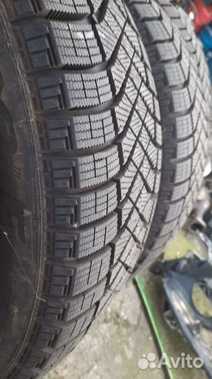 Pirelli Ice Zero 215/55 R18 99