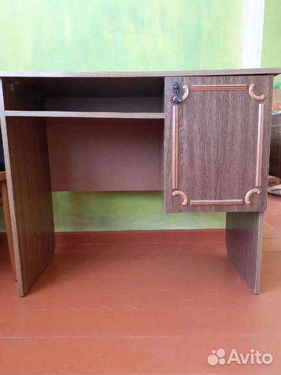 Письменный стол