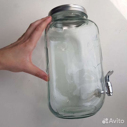 Лимонадник банка с краном