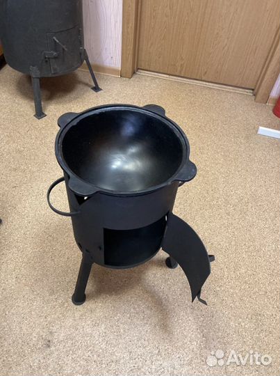 Казан чугунный с печкой на 6 литров