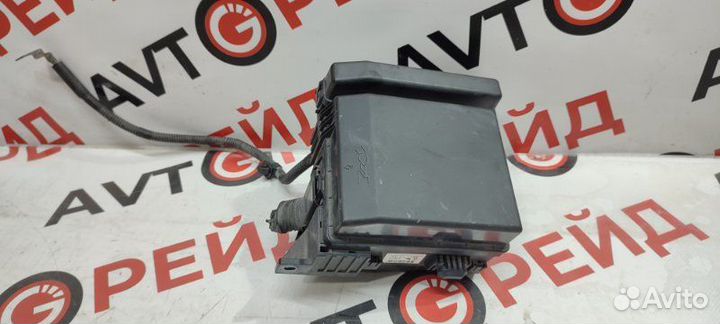 Блок предохранителей под капот Mitsubishi Airtrek