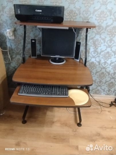 Продам компьютерный стол