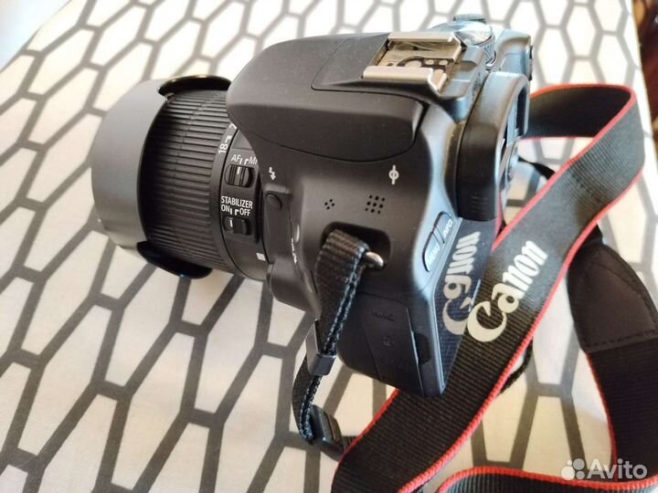 Зеркальный фотоаппарат Canon 100d