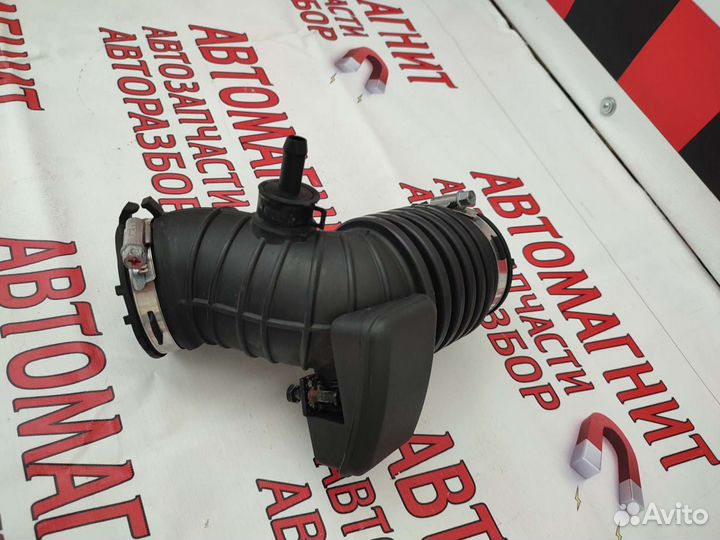 Патрубок воздушного фильтра Киа Церато 4 BD 18-22г